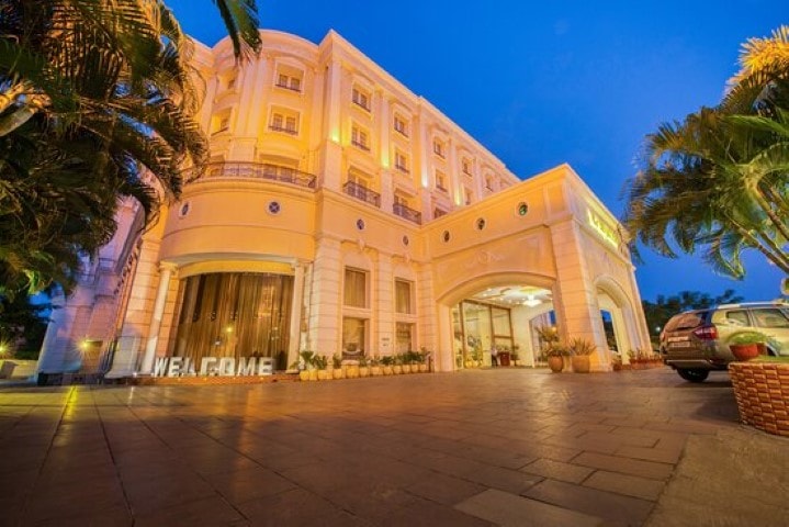 HOTEL LE ROYAL PARK