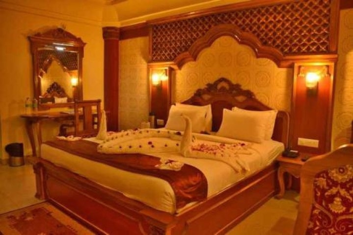 NRS Royal Palace photo 3