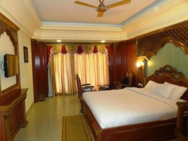 NRS Royal Palace photo 4
