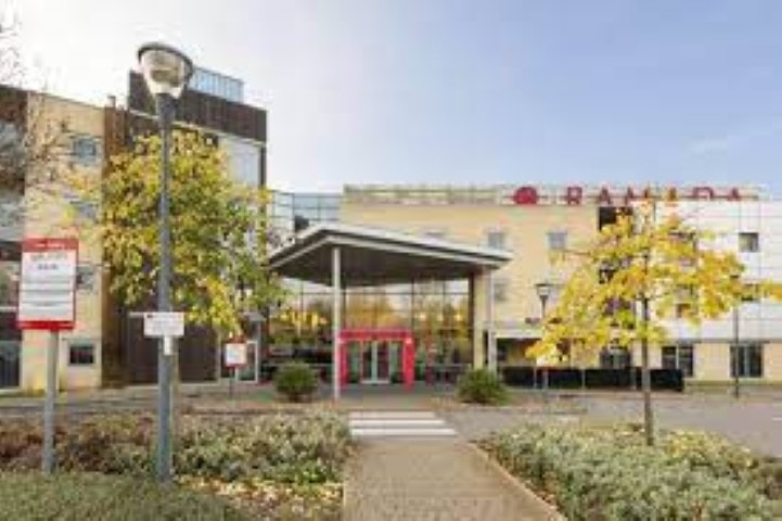 Ramada by Wyndham London North M1 photo 4