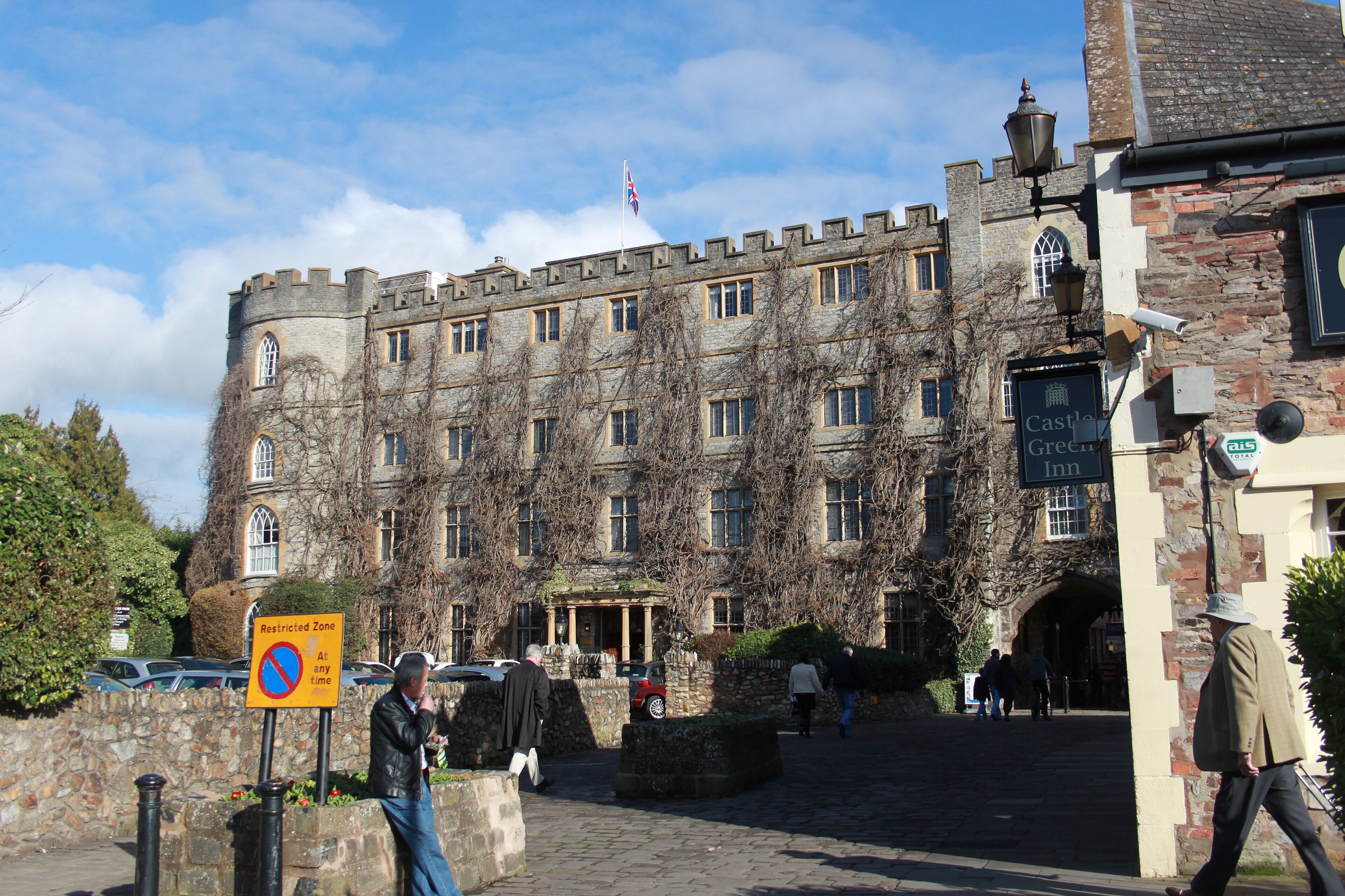 Castles: Live Like Royalty